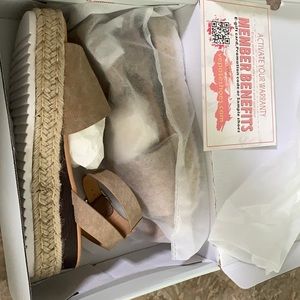 Comfortable beautiful wedge sandals